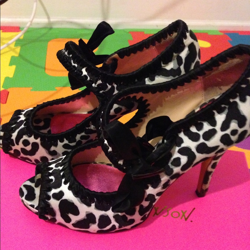 Betsey Johnson Black & White Spotted Heels